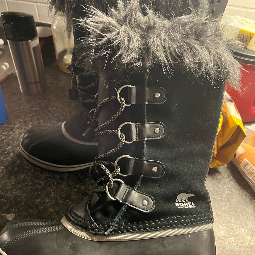 Sorel Joan  of Arc Black Women’s Boots with Fur Trim